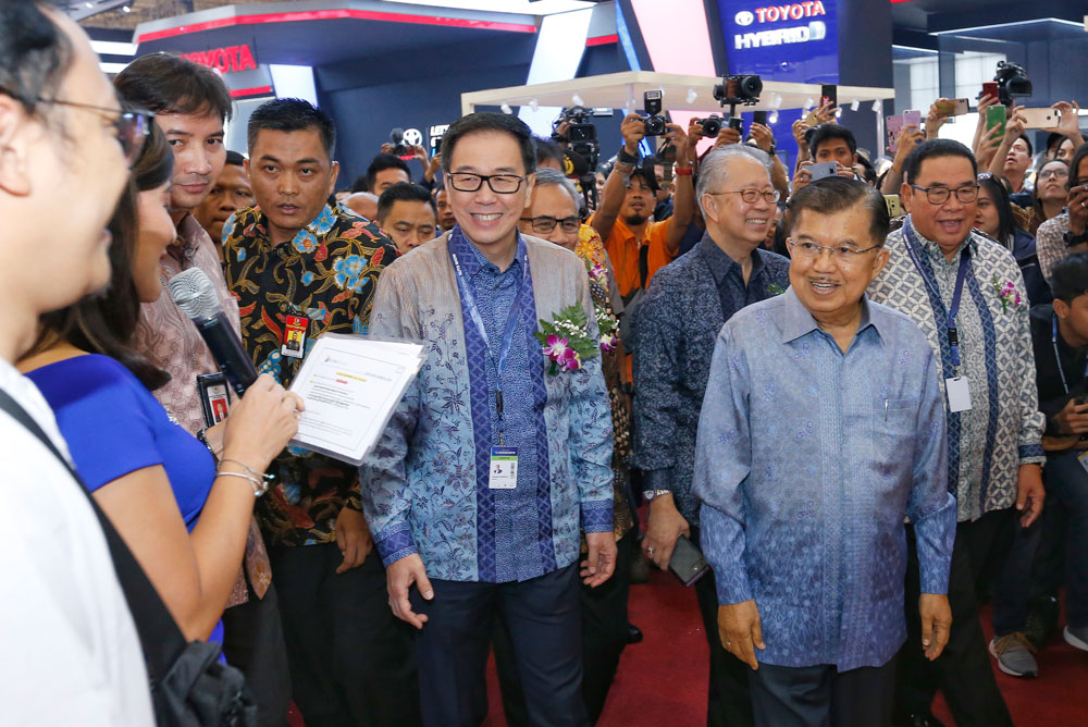 Kehadiran Jusuf Kalla di booth Astra Financial GIIAS