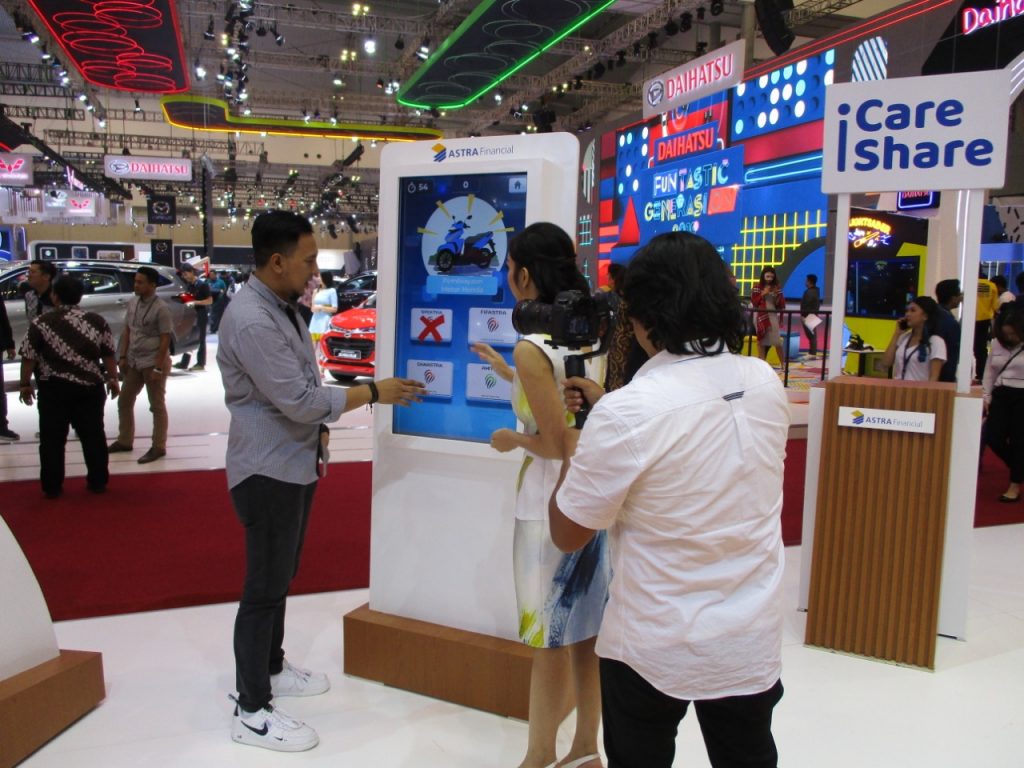 Keseruan di booth Astra Financial GIIAS 2019